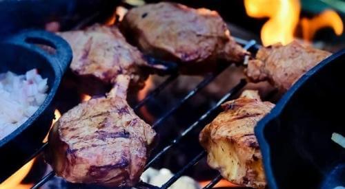 Recette de côtes premières ou côtelettes d’agneau irlandais marinées et grillées