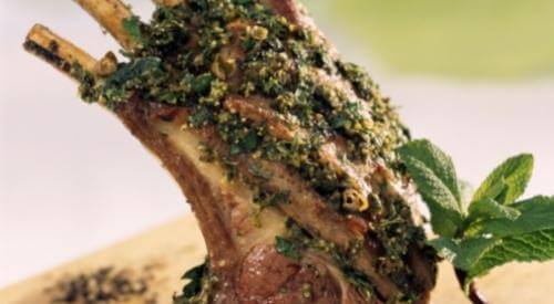 Recette de carré d'agneau en croûte d'herbes