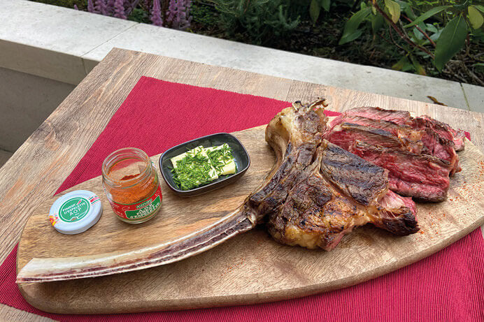 Tomahawk de boeuf de Galice au barbecue