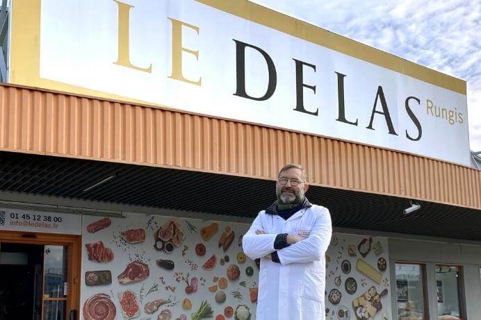 photo d'Antoine Boucomont devant Le Delas